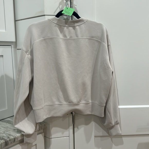 (6304) LULULEMON Perfectly Oversized Cropped Crew *Softstreme™ White Opal Sz 6 - Picture 5 of 6